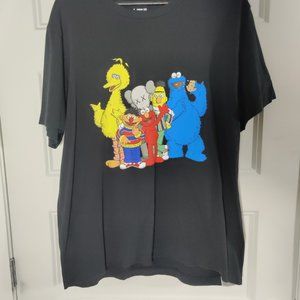 KAWS x Uniqlo x Sesame Street Group #2 Tee Large